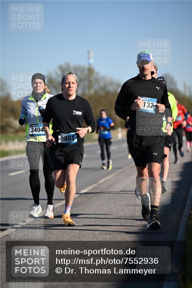 06.04.2025 - 44. Internationalen Wilhelmsburger Insellauf Dr. Thomas Lammeyer http://msf.ph/oto/7552936 06.04.2025 09:27:05 Laufen 3404, 3801, 132 meine-sportfotos.de