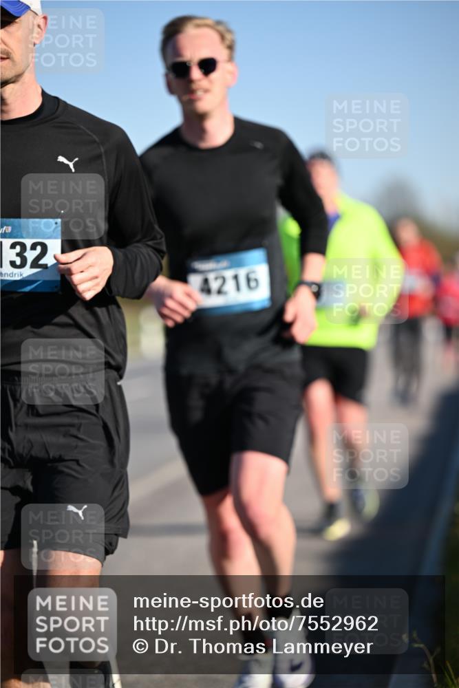 06.04.2025 - 44. Internationalen Wilhelmsburger Insellauf Dr. Thomas Lammeyer http://msf.ph/oto/7552962 06.04.2025 09:27:07 Laufen 132, 4216 meine-sportfotos.de
