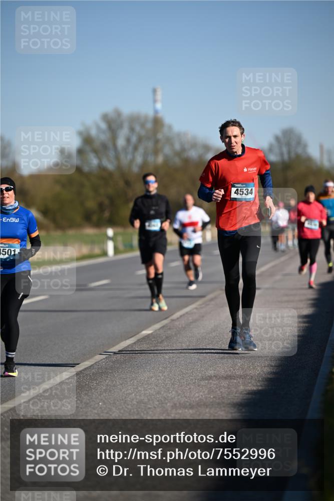 06.04.2025 - 44. Internationalen Wilhelmsburger Insellauf Dr. Thomas Lammeyer http://msf.ph/oto/7552996 06.04.2025 09:27:11 Laufen 501, 4534 meine-sportfotos.de