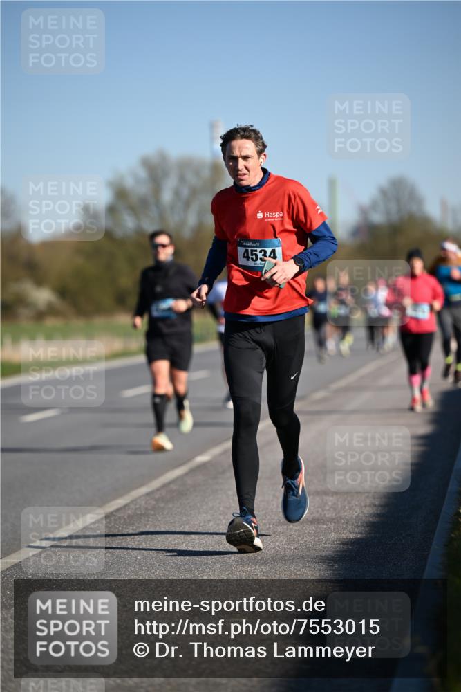 06.04.2025 - 44. Internationalen Wilhelmsburger Insellauf Dr. Thomas Lammeyer http://msf.ph/oto/7553015 06.04.2025 09:27:12 Laufen 4534 meine-sportfotos.de