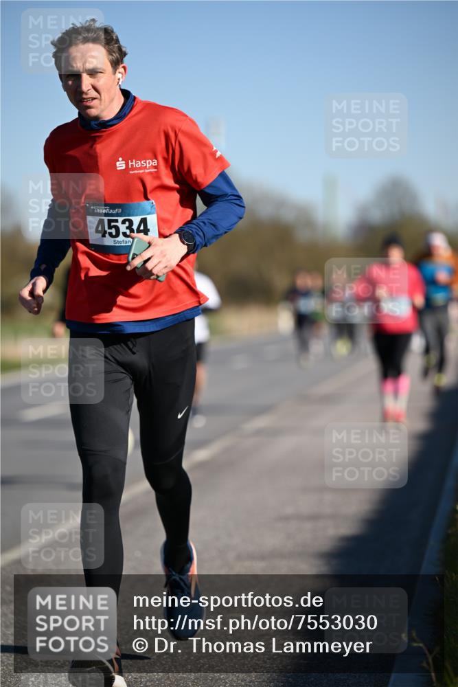 06.04.2025 - 44. Internationalen Wilhelmsburger Insellauf Dr. Thomas Lammeyer http://msf.ph/oto/7553030 06.04.2025 09:27:13 Laufen 4534 meine-sportfotos.de