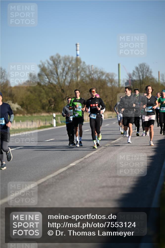 06.04.2025 - 44. Internationalen Wilhelmsburger Insellauf Dr. Thomas Lammeyer http://msf.ph/oto/7553124 06.04.2025 09:27:22 Laufen 02, 10, 5198, 17, 3142, 3324, 3687 meine-sportfotos.de