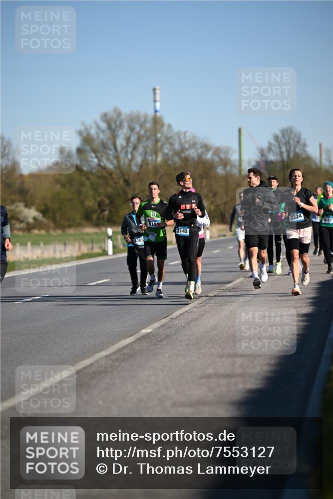 06.04.2025 - 44. Internationalen Wilhelmsburger Insellauf Dr. Thomas Lammeyer http://msf.ph/oto/7553127 06.04.2025 09:27:23 Laufen 4465, 10, 510, 3142, 3324 meine-sportfotos.de