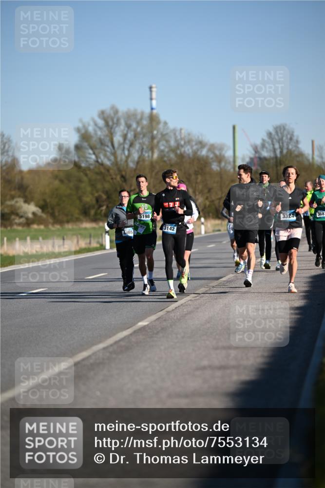 06.04.2025 - 44. Internationalen Wilhelmsburger Insellauf Dr. Thomas Lammeyer http://msf.ph/oto/7553134 06.04.2025 09:27:23 Laufen 4465, 10, 5198, 3142, 3324, 368 meine-sportfotos.de