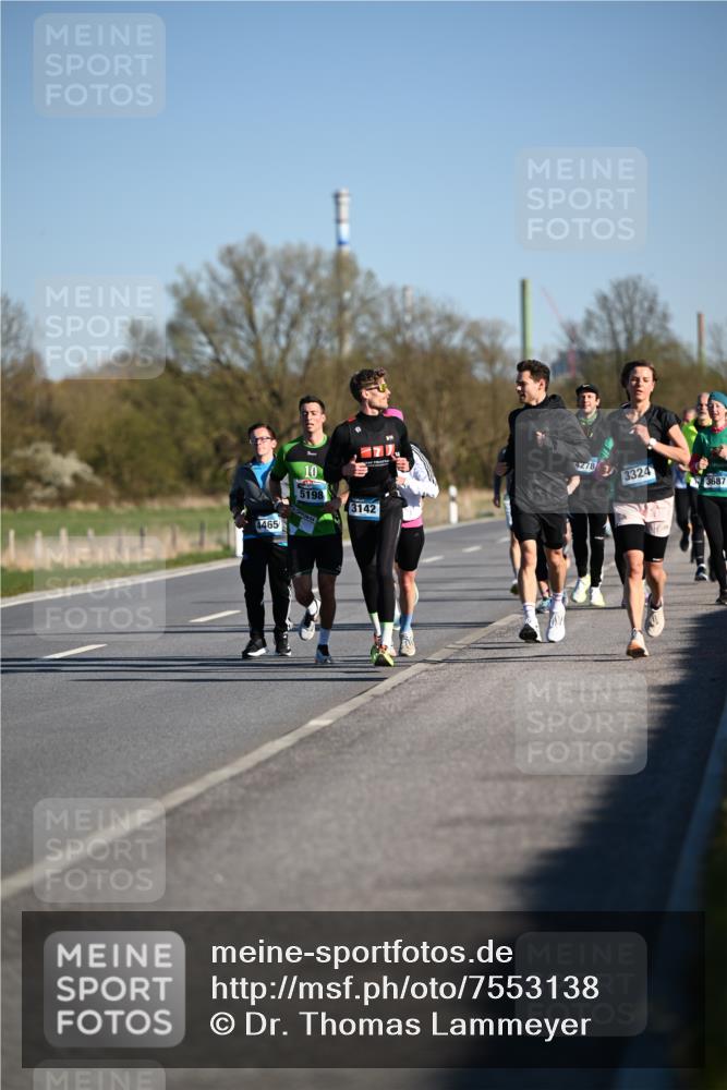 06.04.2025 - 44. Internationalen Wilhelmsburger Insellauf Dr. Thomas Lammeyer http://msf.ph/oto/7553138 06.04.2025 09:27:23 Laufen 4465, 10, 5198, 3142, 4278, 3324, 3687 meine-sportfotos.de