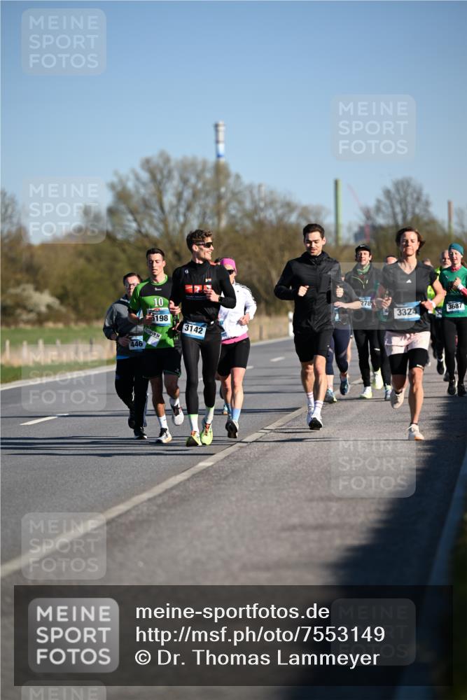 06.04.2025 - 44. Internationalen Wilhelmsburger Insellauf Dr. Thomas Lammeyer http://msf.ph/oto/7553149 06.04.2025 09:27:24 Laufen 446, 10, 5198, 94, 3142, 278, 3687, 3324 meine-sportfotos.de