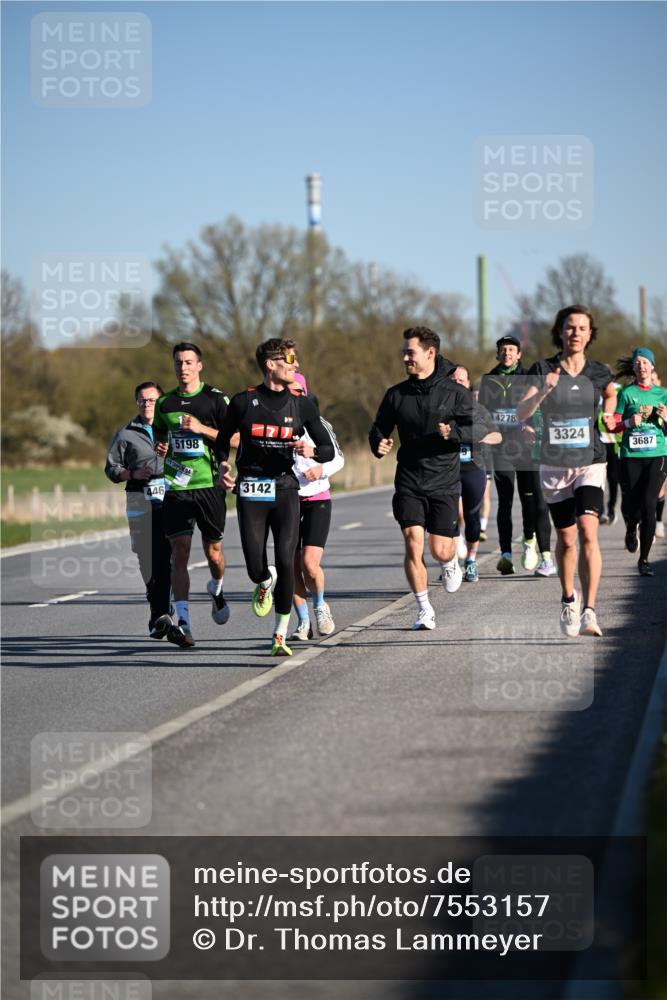06.04.2025 - 44. Internationalen Wilhelmsburger Insellauf Dr. Thomas Lammeyer http://msf.ph/oto/7553157 06.04.2025 09:27:25 Laufen 446, 5198, 3142, 4278, 3324, 3687 meine-sportfotos.de