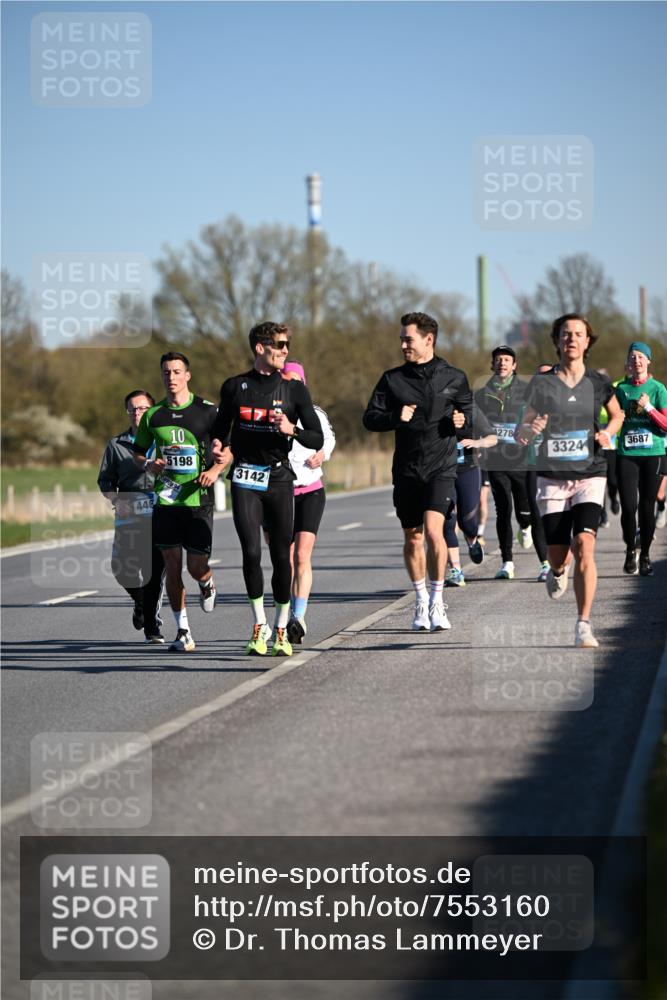 06.04.2025 - 44. Internationalen Wilhelmsburger Insellauf Dr. Thomas Lammeyer http://msf.ph/oto/7553160 06.04.2025 09:27:25 Laufen 446, 10, 5198, 3142, 4278, 3324, 3687 meine-sportfotos.de