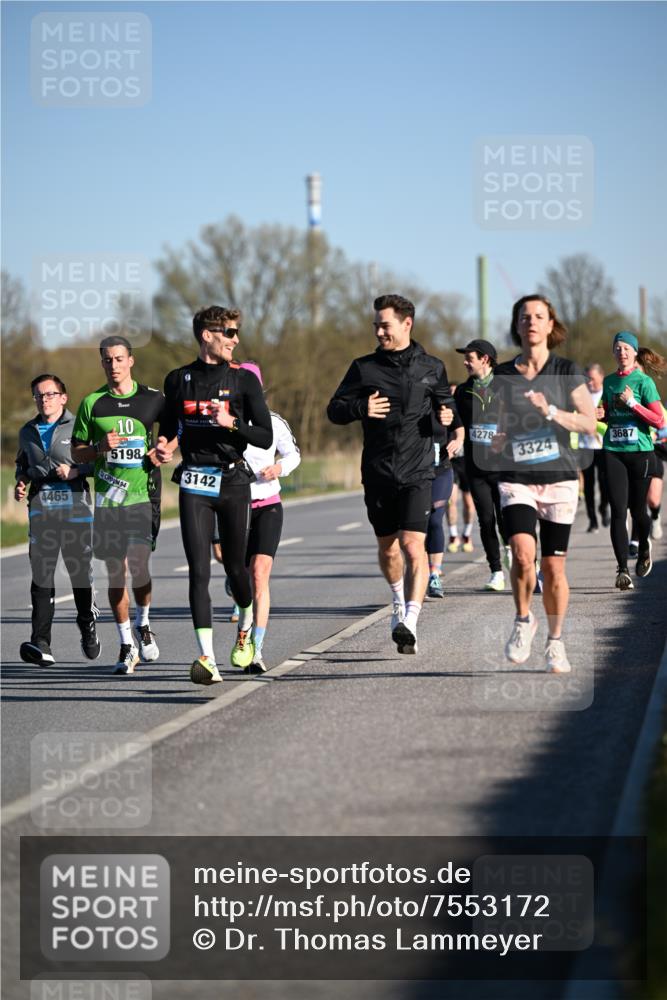 06.04.2025 - 44. Internationalen Wilhelmsburger Insellauf Dr. Thomas Lammeyer http://msf.ph/oto/7553172 06.04.2025 09:27:26 Laufen 4465, 10, 5198, 94, 3142, 4278, 3324, 3687 meine-sportfotos.de