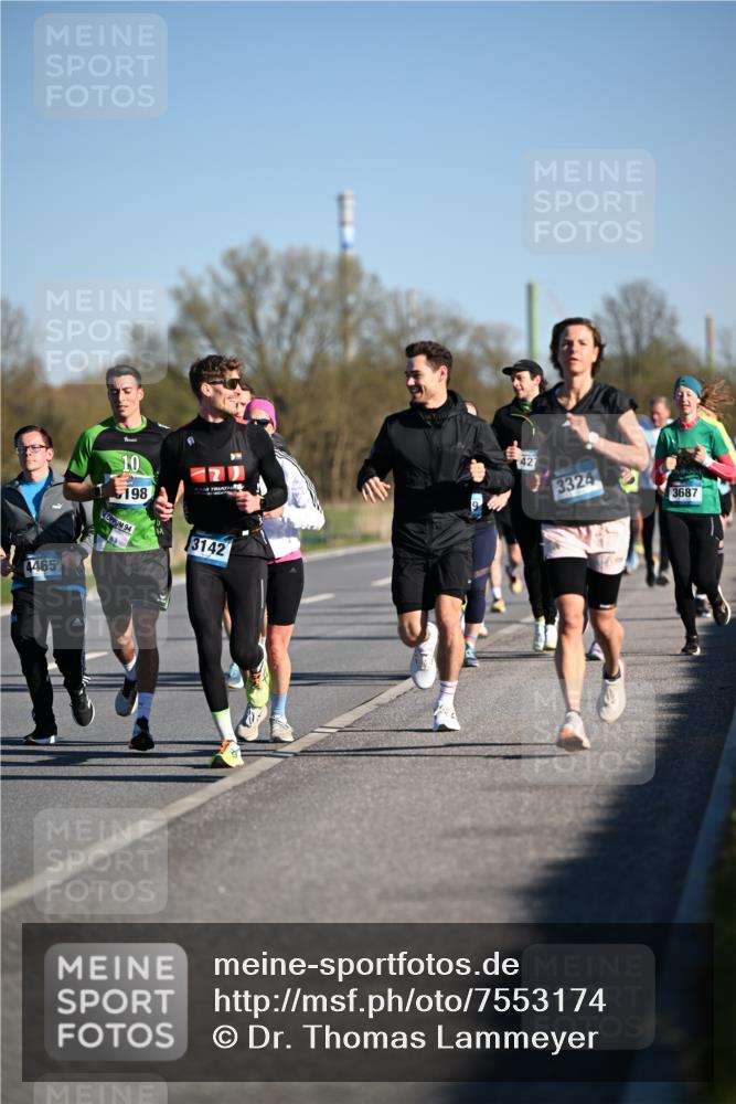 06.04.2025 - 44. Internationalen Wilhelmsburger Insellauf Dr. Thomas Lammeyer http://msf.ph/oto/7553174 06.04.2025 09:27:26 Laufen 4465, 10, 198, 94, 3142, 427, 3324, 3687 meine-sportfotos.de