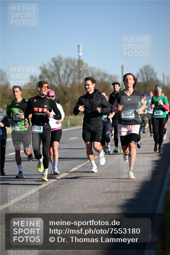 06.04.2025 - 44. Internationalen Wilhelmsburger Insellauf Dr. Thomas Lammeyer http://msf.ph/oto/7553180 06.04.2025 09:27:26 Laufen 10, 519, 94, 3142, 3324, 3687 meine-sportfotos.de