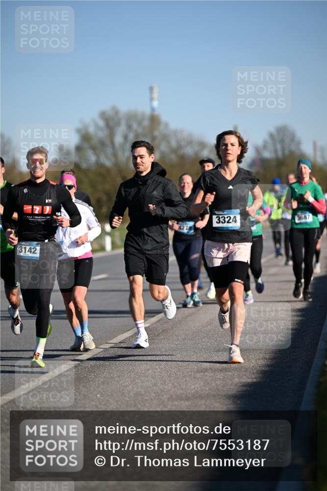 06.04.2025 - 44. Internationalen Wilhelmsburger Insellauf Dr. Thomas Lammeyer http://msf.ph/oto/7553187 06.04.2025 09:27:27 Laufen 3324, 3142, 3687 meine-sportfotos.de