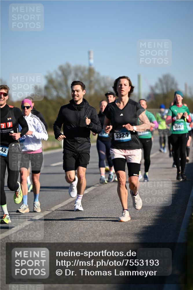 06.04.2025 - 44. Internationalen Wilhelmsburger Insellauf Dr. Thomas Lammeyer http://msf.ph/oto/7553193 06.04.2025 09:27:27 Laufen 42, 3324, 3687 meine-sportfotos.de