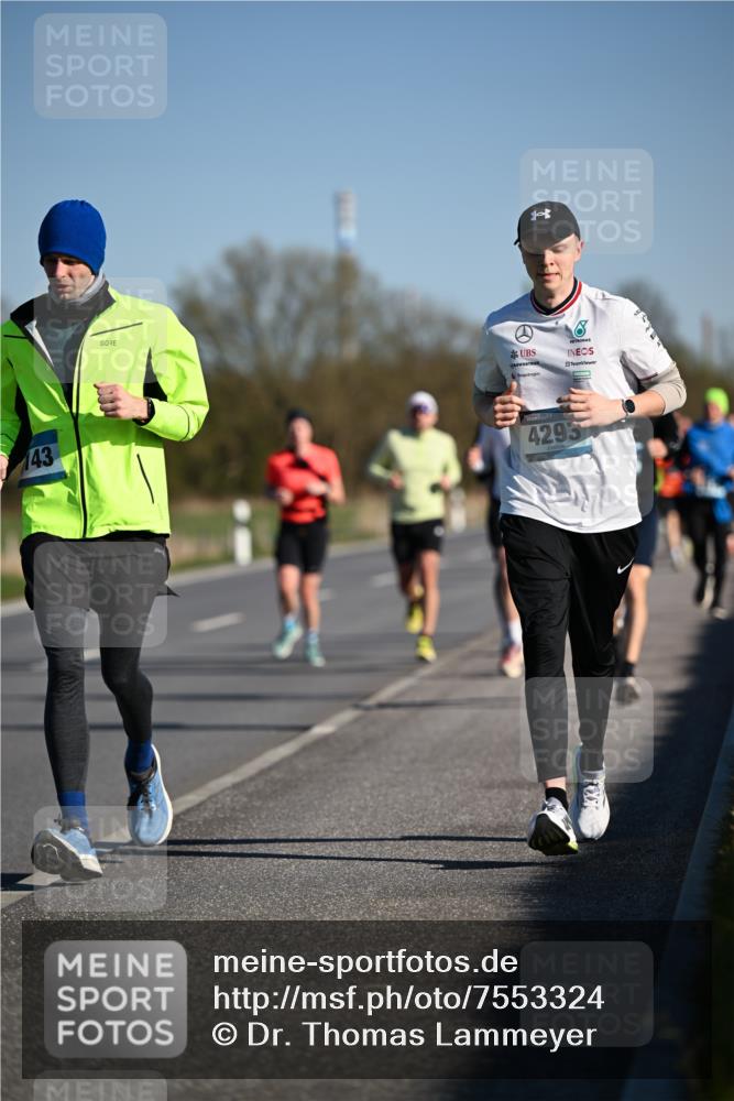 06.04.2025 - 44. Internationalen Wilhelmsburger Insellauf Dr. Thomas Lammeyer http://msf.ph/oto/7553324 06.04.2025 09:27:40 Laufen 143, 4295 meine-sportfotos.de