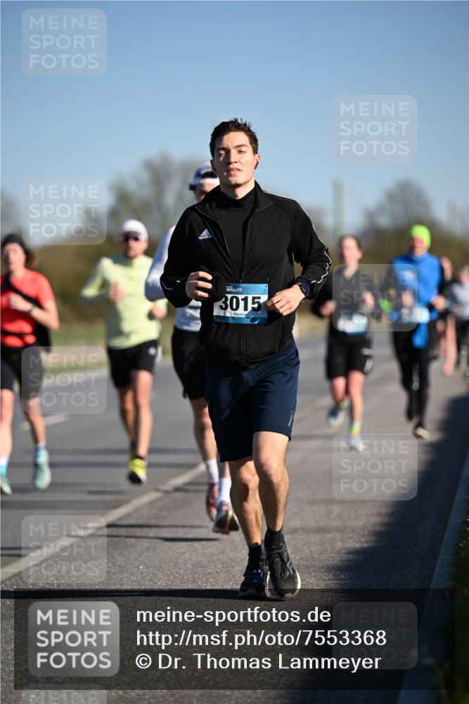 06.04.2025 - 44. Internationalen Wilhelmsburger Insellauf Dr. Thomas Lammeyer http://msf.ph/oto/7553368 06.04.2025 09:27:43 Laufen 3015 meine-sportfotos.de