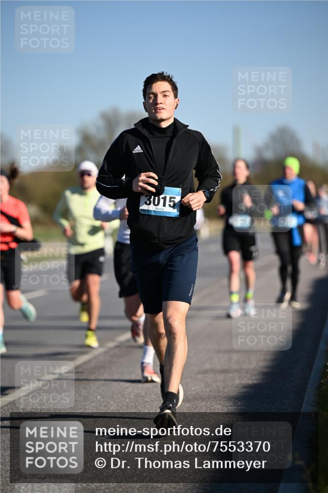 06.04.2025 - 44. Internationalen Wilhelmsburger Insellauf Dr. Thomas Lammeyer http://msf.ph/oto/7553370 06.04.2025 09:27:43 Laufen 3015 meine-sportfotos.de