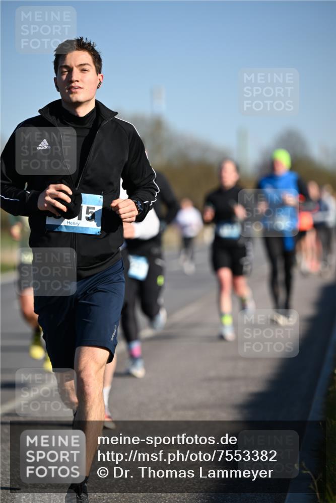 06.04.2025 - 44. Internationalen Wilhelmsburger Insellauf Dr. Thomas Lammeyer http://msf.ph/oto/7553382 06.04.2025 09:27:44 Laufen 15 meine-sportfotos.de