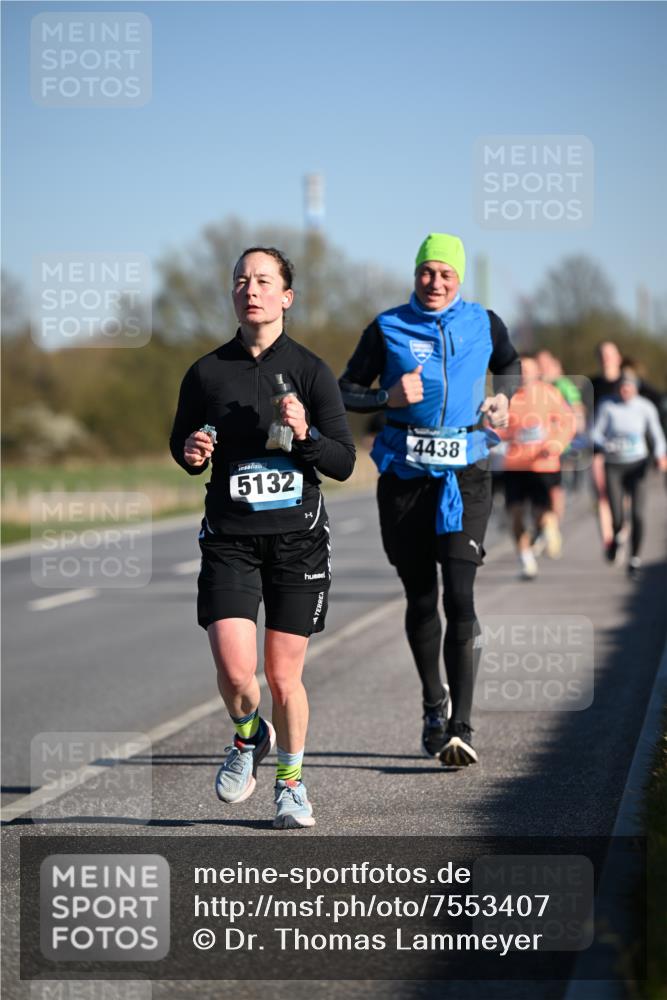 06.04.2025 - 44. Internationalen Wilhelmsburger Insellauf Dr. Thomas Lammeyer http://msf.ph/oto/7553407 06.04.2025 09:27:47 Laufen 5132, 4438 meine-sportfotos.de
