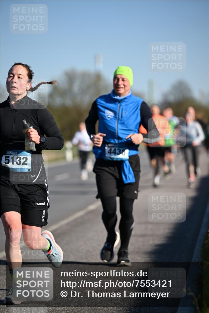 06.04.2025 - 44. Internationalen Wilhelmsburger Insellauf Dr. Thomas Lammeyer http://msf.ph/oto/7553421 06.04.2025 09:27:47 Laufen 5132, 4438 meine-sportfotos.de