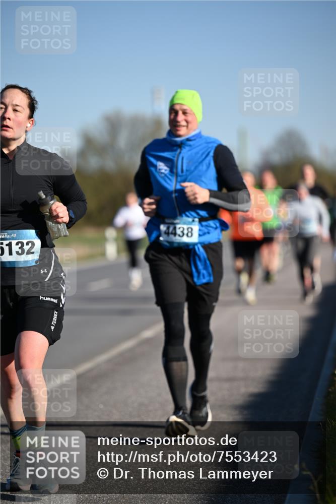 06.04.2025 - 44. Internationalen Wilhelmsburger Insellauf Dr. Thomas Lammeyer http://msf.ph/oto/7553423 06.04.2025 09:27:48 Laufen 5132, 4438 meine-sportfotos.de