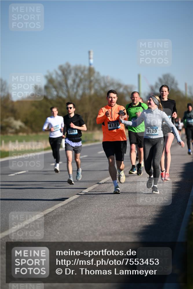 06.04.2025 - 44. Internationalen Wilhelmsburger Insellauf Dr. Thomas Lammeyer http://msf.ph/oto/7553453 06.04.2025 09:27:50 Laufen 4121, 3863, 4120 meine-sportfotos.de