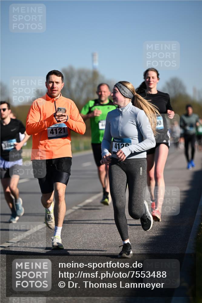 06.04.2025 - 44. Internationalen Wilhelmsburger Insellauf Dr. Thomas Lammeyer http://msf.ph/oto/7553488 06.04.2025 09:27:52 Laufen 4121, 4190, 90 meine-sportfotos.de