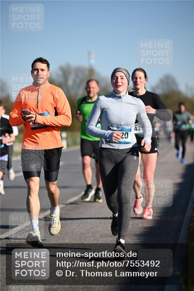 06.04.2025 - 44. Internationalen Wilhelmsburger Insellauf Dr. Thomas Lammeyer http://msf.ph/oto/7553492 06.04.2025 09:27:53 Laufen 20, 42 meine-sportfotos.de