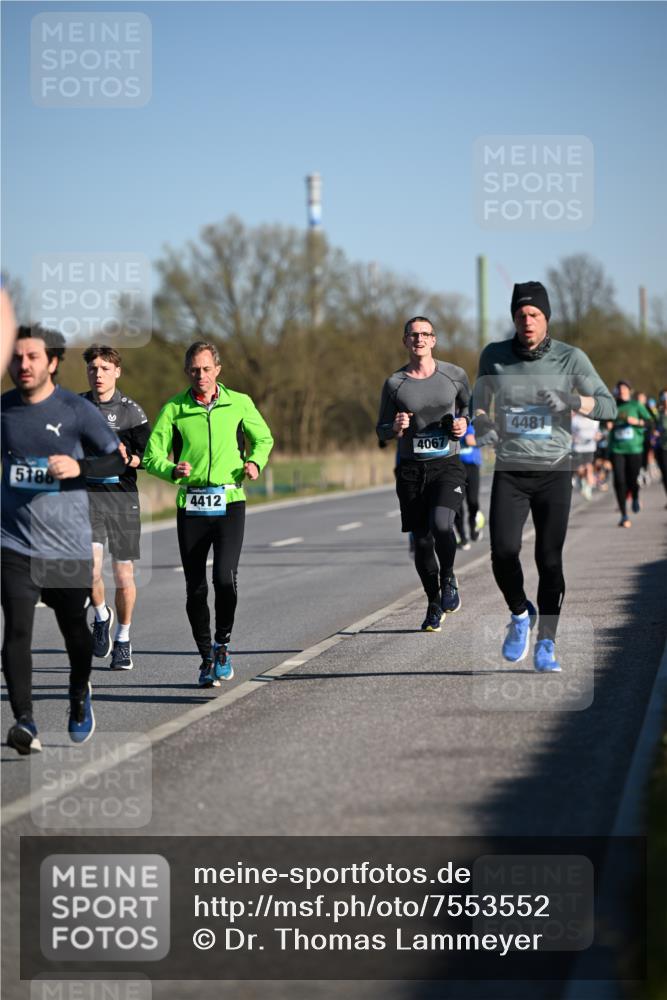 06.04.2025 - 44. Internationalen Wilhelmsburger Insellauf Dr. Thomas Lammeyer http://msf.ph/oto/7553552 06.04.2025 09:27:58 Laufen 5186, 4412, 4067, 4481 meine-sportfotos.de