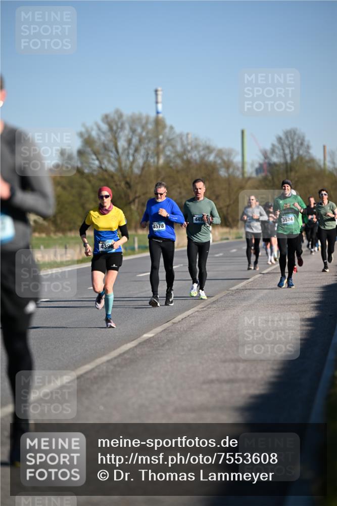 06.04.2025 - 44. Internationalen Wilhelmsburger Insellauf Dr. Thomas Lammeyer http://msf.ph/oto/7553608 06.04.2025 09:28:03 Laufen 4396, 4578, 445, 3574 meine-sportfotos.de