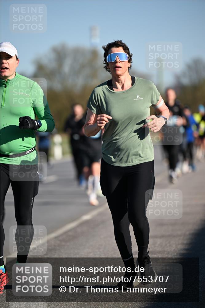 06.04.2025 - 44. Internationalen Wilhelmsburger Insellauf Dr. Thomas Lammeyer http://msf.ph/oto/7553707 06.04.2025 09:28:13 Laufen  meine-sportfotos.de