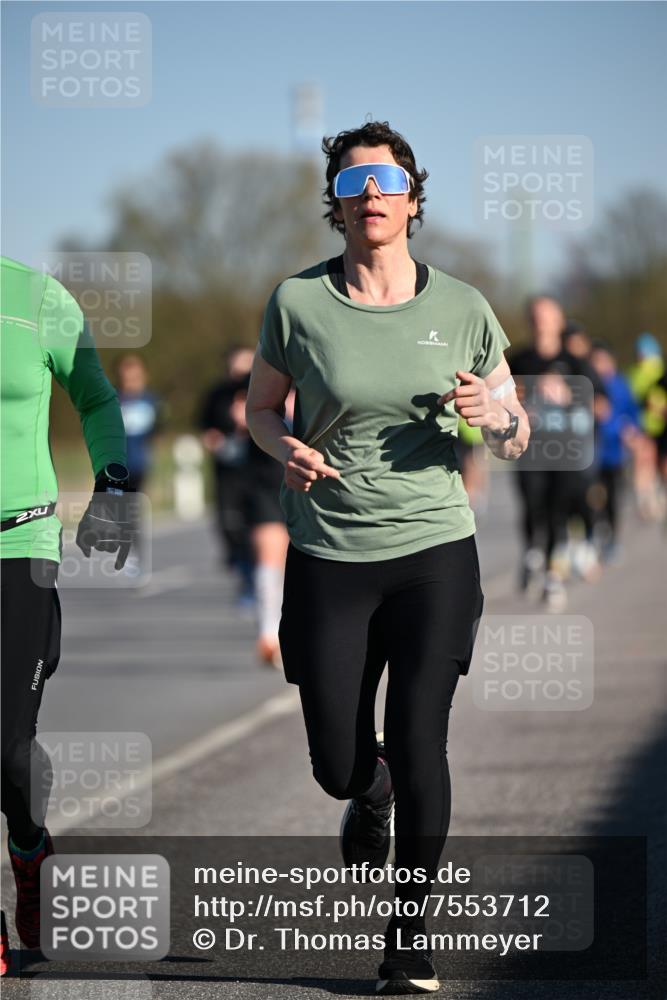 06.04.2025 - 44. Internationalen Wilhelmsburger Insellauf Dr. Thomas Lammeyer http://msf.ph/oto/7553712 06.04.2025 09:28:13 Laufen 2 meine-sportfotos.de
