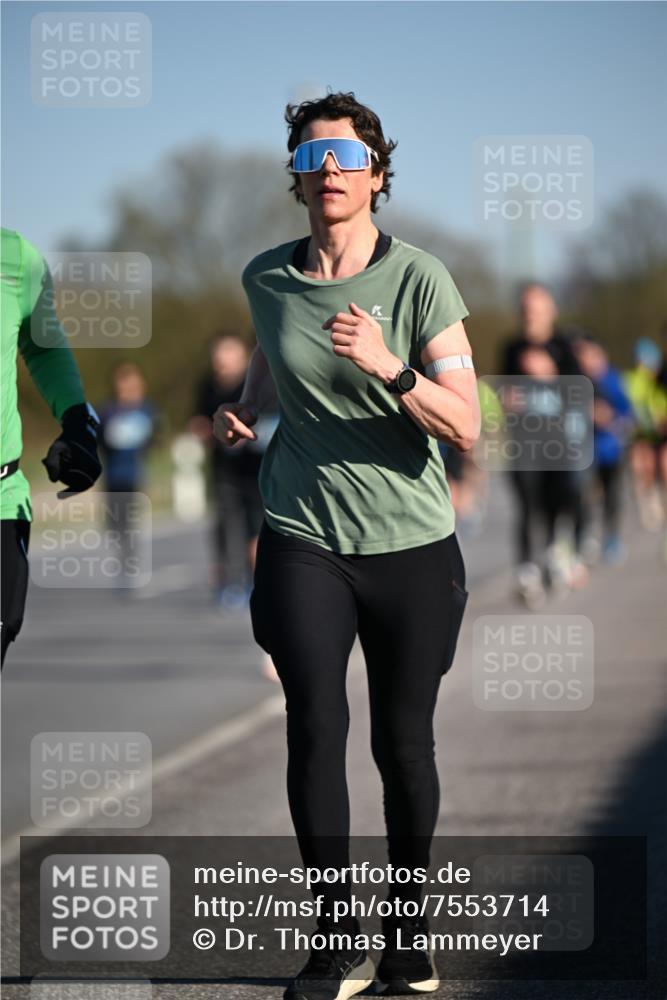 06.04.2025 - 44. Internationalen Wilhelmsburger Insellauf Dr. Thomas Lammeyer http://msf.ph/oto/7553714 06.04.2025 09:28:14 Laufen  meine-sportfotos.de