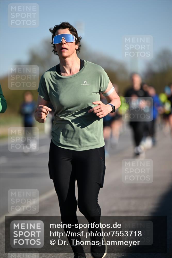 06.04.2025 - 44. Internationalen Wilhelmsburger Insellauf Dr. Thomas Lammeyer http://msf.ph/oto/7553718 06.04.2025 09:28:14 Laufen  meine-sportfotos.de