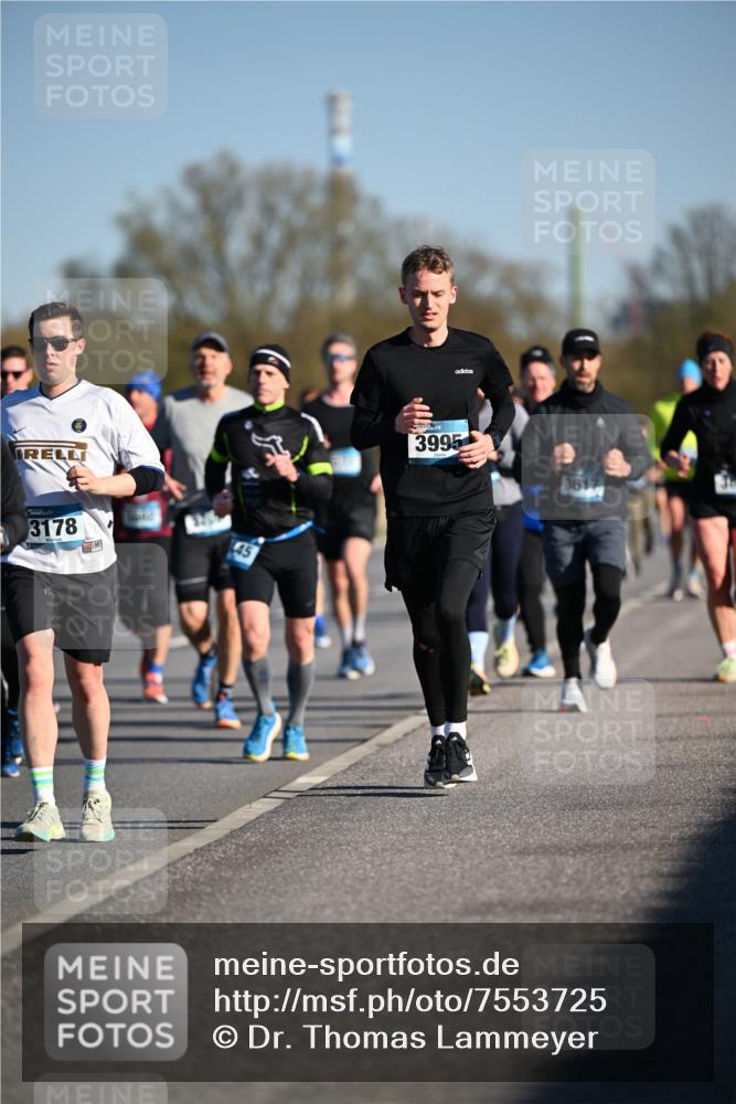 06.04.2025 - 44. Internationalen Wilhelmsburger Insellauf Dr. Thomas Lammeyer http://msf.ph/oto/7553725 06.04.2025 09:28:17 Laufen 3178, 45, 3995, 3617 meine-sportfotos.de