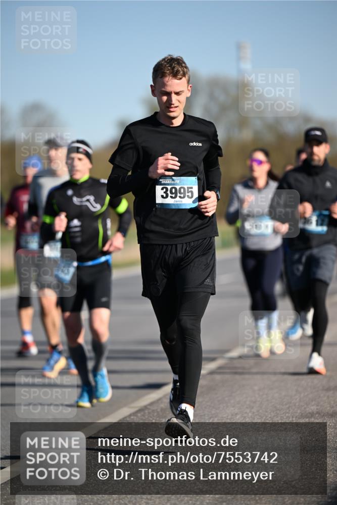 06.04.2025 - 44. Internationalen Wilhelmsburger Insellauf Dr. Thomas Lammeyer http://msf.ph/oto/7553742 06.04.2025 09:28:19 Laufen 3995 meine-sportfotos.de