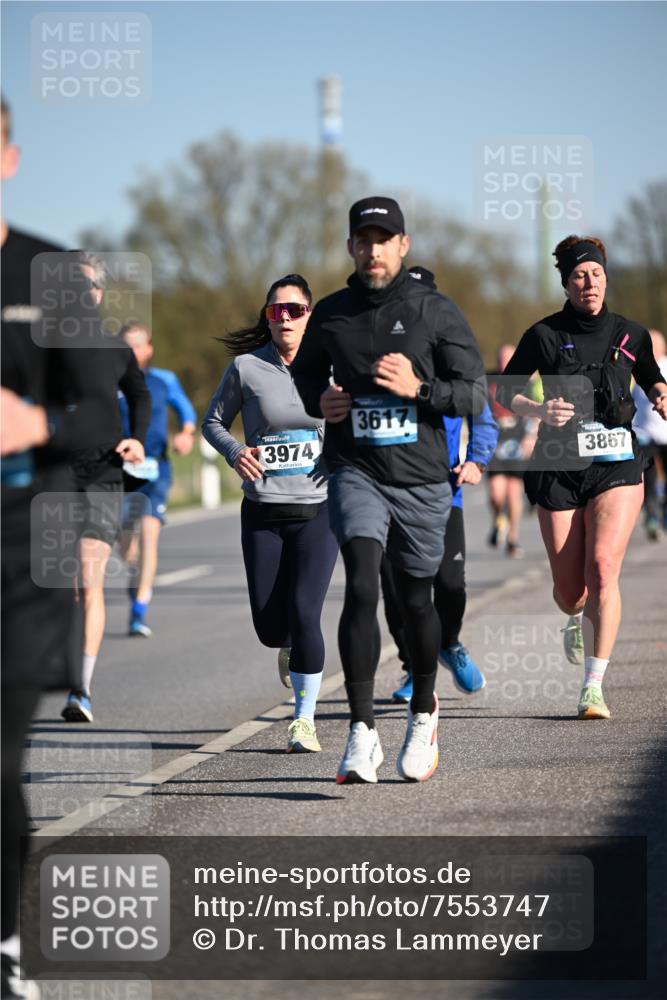 06.04.2025 - 44. Internationalen Wilhelmsburger Insellauf Dr. Thomas Lammeyer http://msf.ph/oto/7553747 06.04.2025 09:28:20 Laufen 3974, 3617, 3867 meine-sportfotos.de