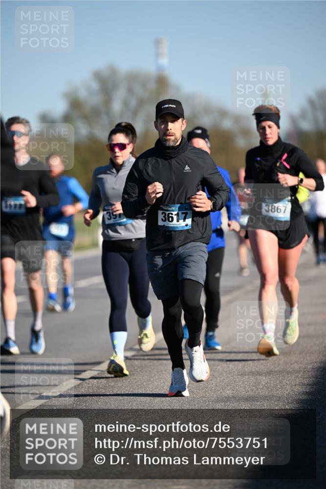 06.04.2025 - 44. Internationalen Wilhelmsburger Insellauf Dr. Thomas Lammeyer http://msf.ph/oto/7553751 06.04.2025 09:28:20 Laufen 3617, 3867 meine-sportfotos.de