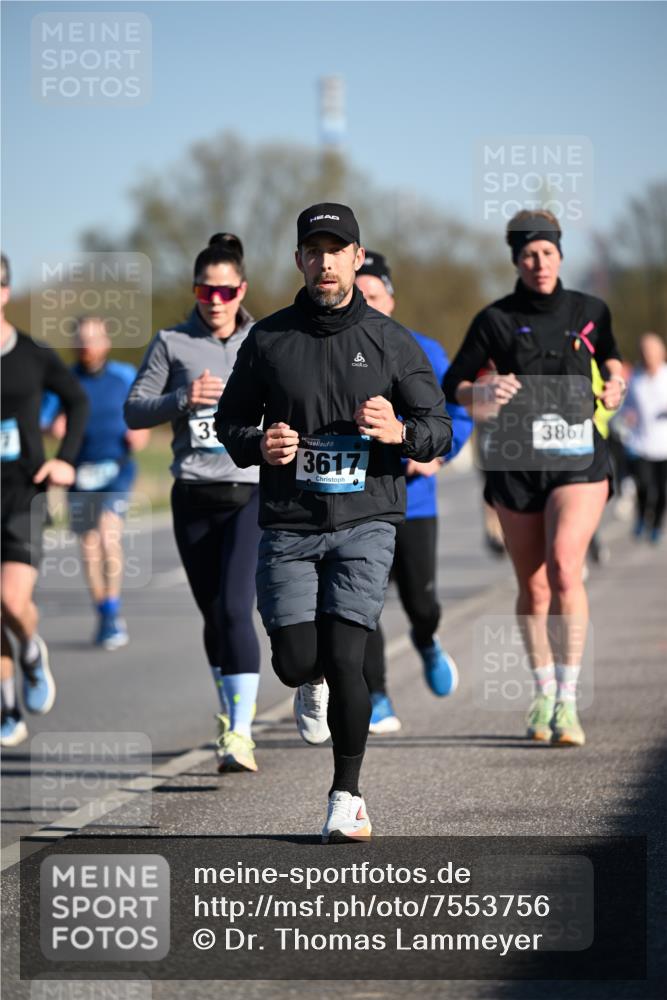 06.04.2025 - 44. Internationalen Wilhelmsburger Insellauf Dr. Thomas Lammeyer http://msf.ph/oto/7553756 06.04.2025 09:28:20 Laufen 8, 3, 3617, 3867 meine-sportfotos.de