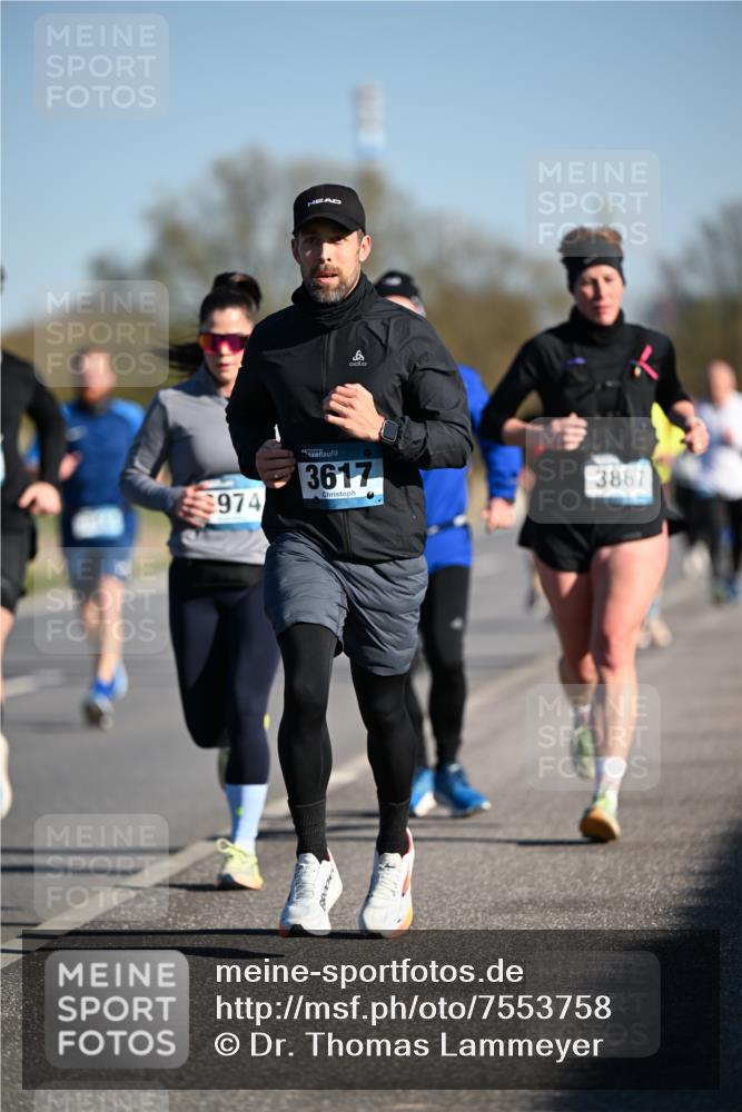 06.04.2025 - 44. Internationalen Wilhelmsburger Insellauf Dr. Thomas Lammeyer http://msf.ph/oto/7553758 06.04.2025 09:28:21 Laufen 974, 3617, 3867 meine-sportfotos.de