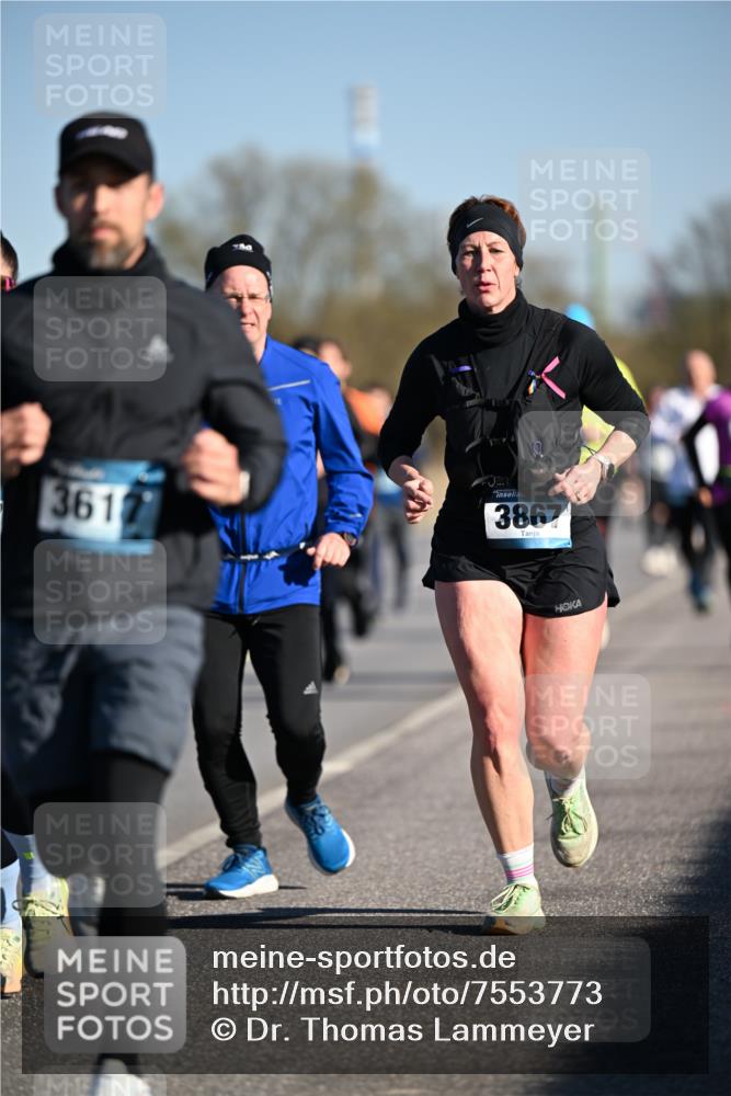 06.04.2025 - 44. Internationalen Wilhelmsburger Insellauf Dr. Thomas Lammeyer http://msf.ph/oto/7553773 06.04.2025 09:28:22 Laufen 361, 3867 meine-sportfotos.de