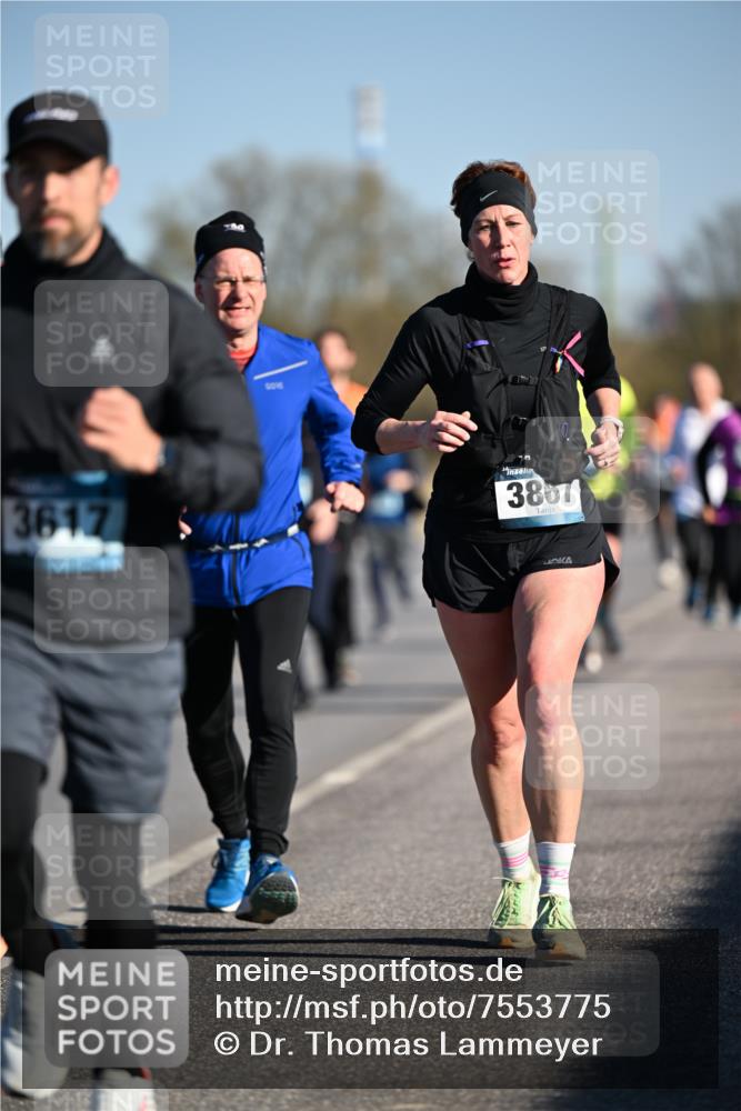 06.04.2025 - 44. Internationalen Wilhelmsburger Insellauf Dr. Thomas Lammeyer http://msf.ph/oto/7553775 06.04.2025 09:28:22 Laufen 3617, 3867 meine-sportfotos.de