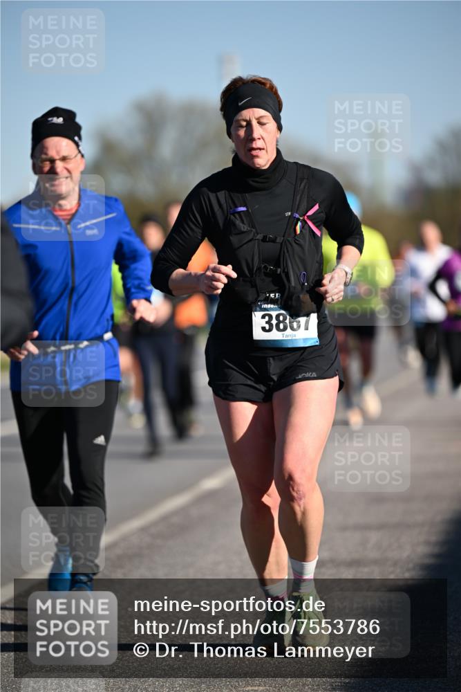 06.04.2025 - 44. Internationalen Wilhelmsburger Insellauf Dr. Thomas Lammeyer http://msf.ph/oto/7553786 06.04.2025 09:28:23 Laufen 3867 meine-sportfotos.de