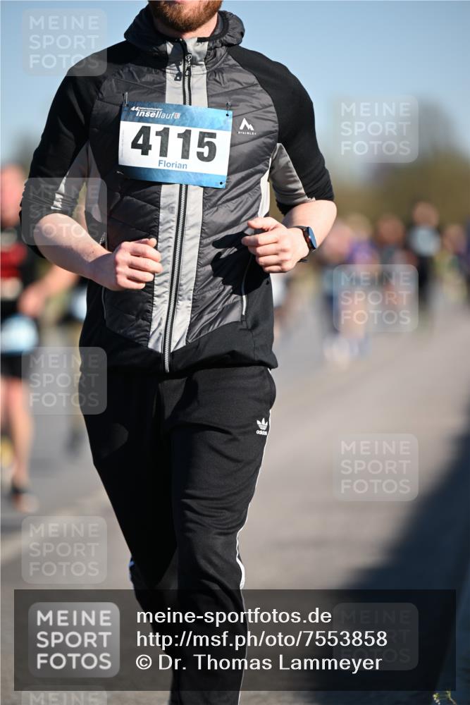 06.04.2025 - 44. Internationalen Wilhelmsburger Insellauf Dr. Thomas Lammeyer http://msf.ph/oto/7553858 06.04.2025 09:28:29 Laufen 44, 44, 4115 meine-sportfotos.de