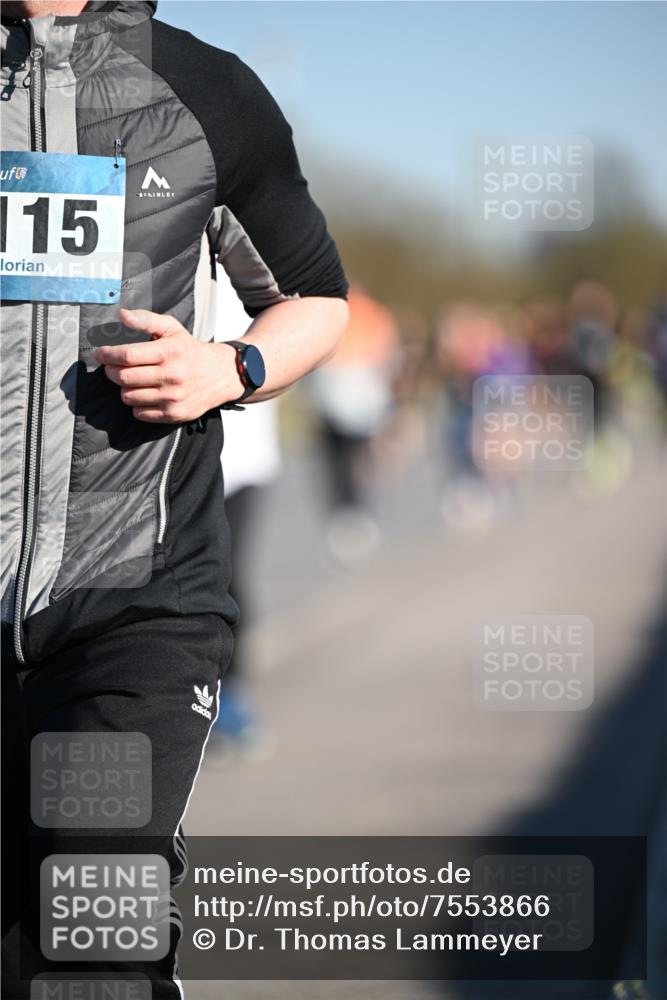 06.04.2025 - 44. Internationalen Wilhelmsburger Insellauf Dr. Thomas Lammeyer http://msf.ph/oto/7553866 06.04.2025 09:28:30 Laufen 115 meine-sportfotos.de