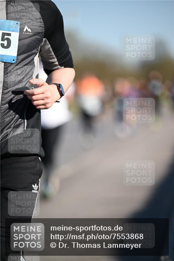 06.04.2025 - 44. Internationalen Wilhelmsburger Insellauf Dr. Thomas Lammeyer http://msf.ph/oto/7553868 06.04.2025 09:28:30 Laufen 5 meine-sportfotos.de