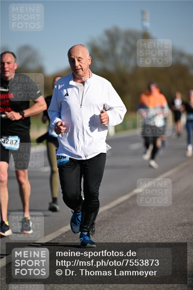 06.04.2025 - 44. Internationalen Wilhelmsburger Insellauf Dr. Thomas Lammeyer http://msf.ph/oto/7553873 06.04.2025 09:28:31 Laufen 4287 meine-sportfotos.de