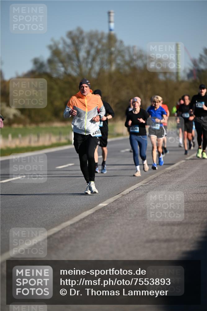 06.04.2025 - 44. Internationalen Wilhelmsburger Insellauf Dr. Thomas Lammeyer http://msf.ph/oto/7553893 06.04.2025 09:28:33 Laufen 3255, 4536 meine-sportfotos.de
