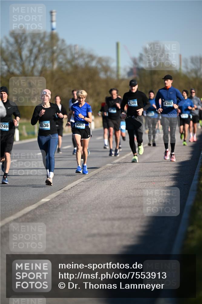 06.04.2025 - 44. Internationalen Wilhelmsburger Insellauf Dr. Thomas Lammeyer http://msf.ph/oto/7553913 06.04.2025 09:28:35 Laufen 3749, 4536, 5065, 4301, 4302 meine-sportfotos.de