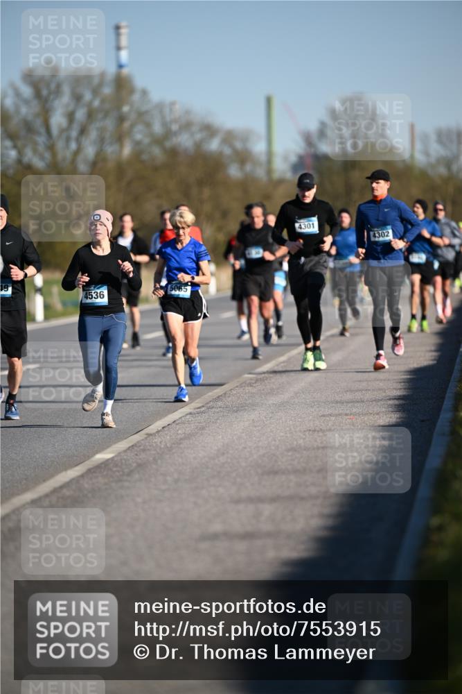 06.04.2025 - 44. Internationalen Wilhelmsburger Insellauf Dr. Thomas Lammeyer http://msf.ph/oto/7553915 06.04.2025 09:28:35 Laufen 19, 5065, 4536, 4301, 4302 meine-sportfotos.de