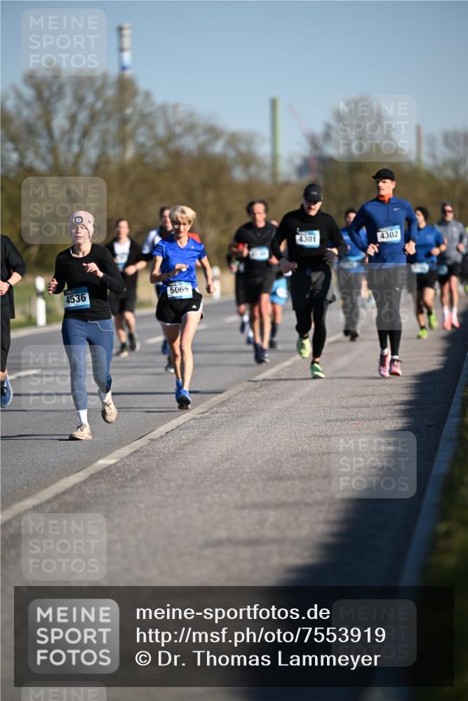 06.04.2025 - 44. Internationalen Wilhelmsburger Insellauf Dr. Thomas Lammeyer http://msf.ph/oto/7553919 06.04.2025 09:28:35 Laufen 4536, 5065, 4301, 4302 meine-sportfotos.de